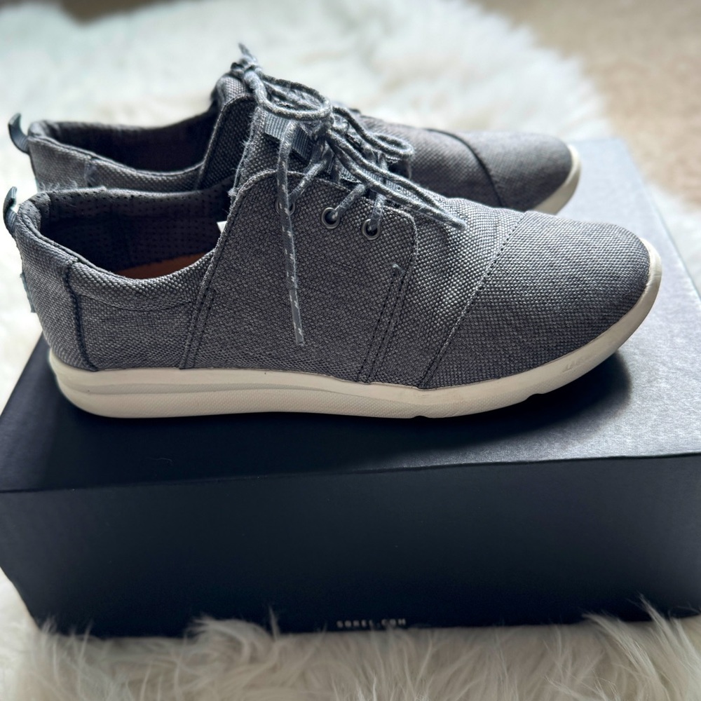 EUC TOMS gray sneakers , size 7 1/3